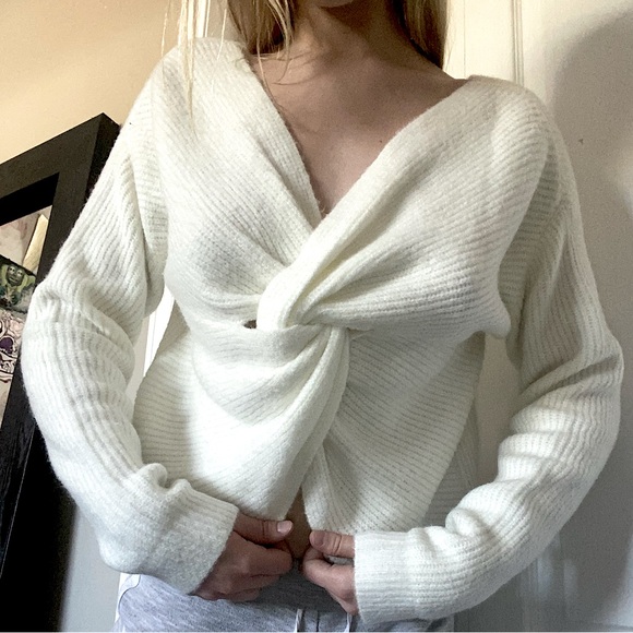 Cozy fall knotted sweater🍂 - Picture 1 of 6